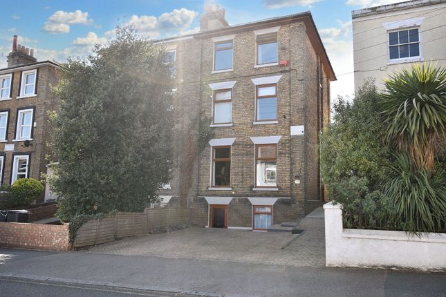 6 bedroom semi-detached house for sale