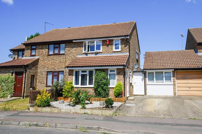 Gemini Close, Leighton Buzzard 3 bed semi