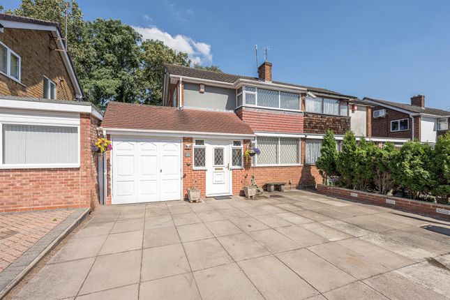 Richmond Grove, Wollaston, DY8 4SF 3 bed semi