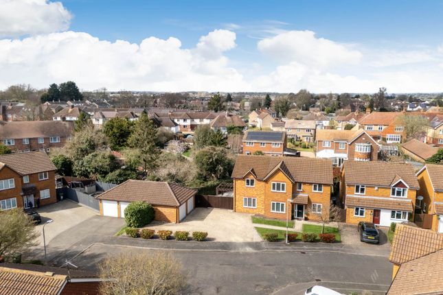 Whitton Way, Newport Pagnell MK16 5 bed detached house for sale