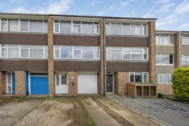 Black Horse Close, Windsor 3 bed house for sale