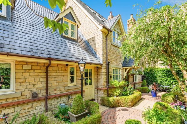 5 bedroom semi-detached house for sale