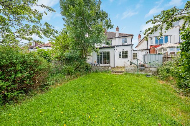 Manor Drive North, Worcester Park 3 bed semi