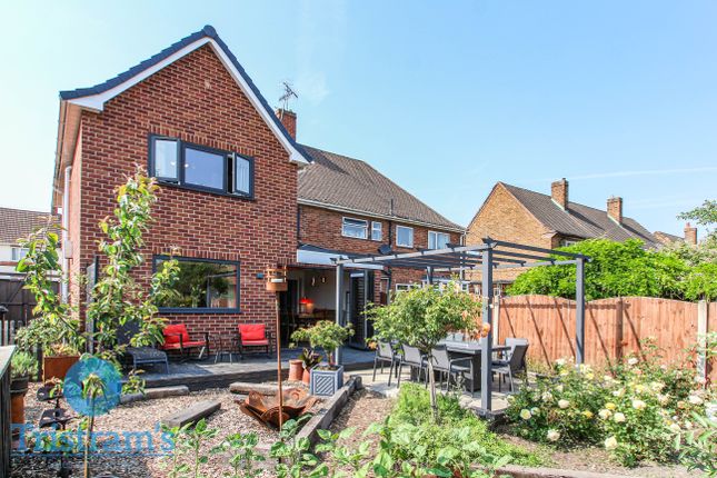 5 bedroom semi-detached house for sale
