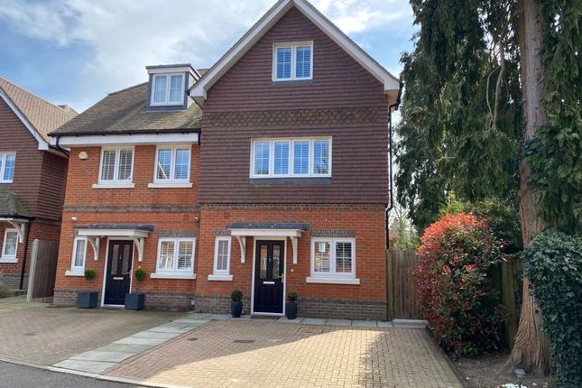 ALDERS GROVE, OFF WHYTELEAFE ROAD... 3 bed semi