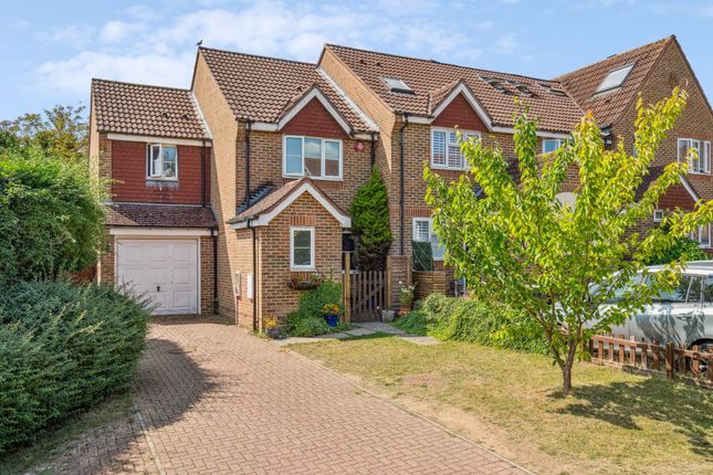 Harriet Walker Way, Mill End... 4 bed semi