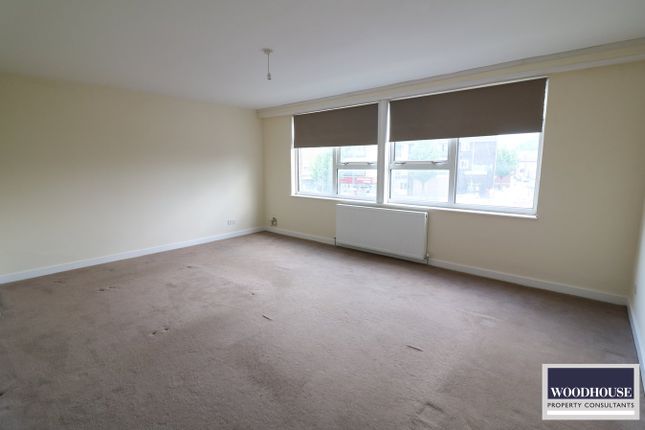 Manorcroft Parade, Cheshunt EN8 2 bed apartment for sale