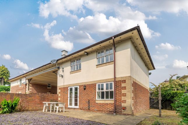 2 bedroom link detached house for sale
