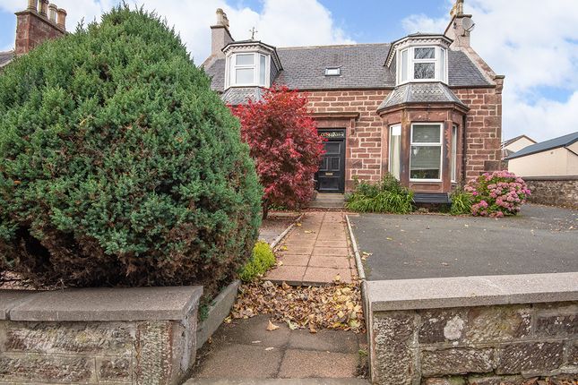 4 bed detached house