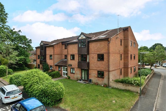 Sycamore Court, Farncombe GU7 1 bed flat for sale