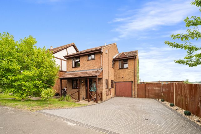 Honeypot Close, Rochester ME2 4 bed detached house for sale