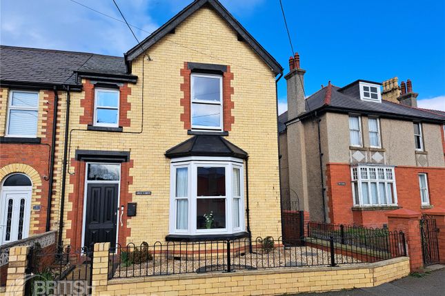 5 bedroom end of terrace house for sale