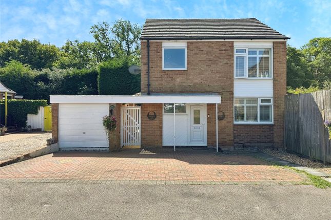 Paddock Mead, Harlow, Essex, CM18 3 bed detached house for sale