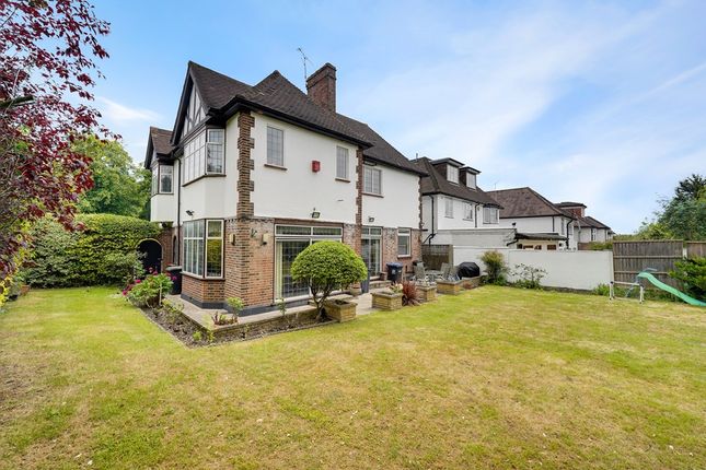 6 bed detached house