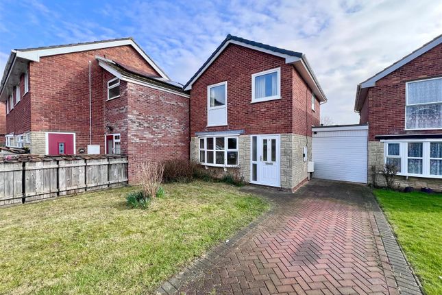 3 bedroom link detached house for sale