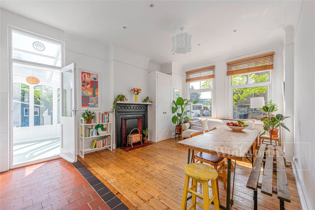 College Road, London, NW10 3 bed apartment for sale