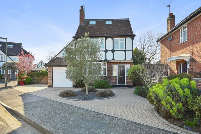 Riverside Avenue, East Molesey, KT8 4 bed detached house for sale