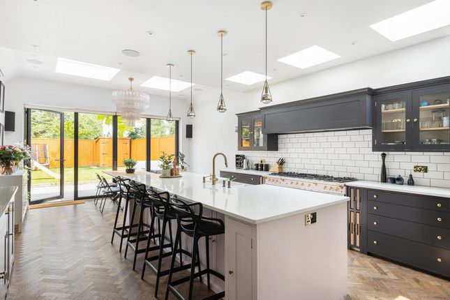 5 bedroom semi-detached house for sale