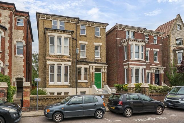 3 bed flat