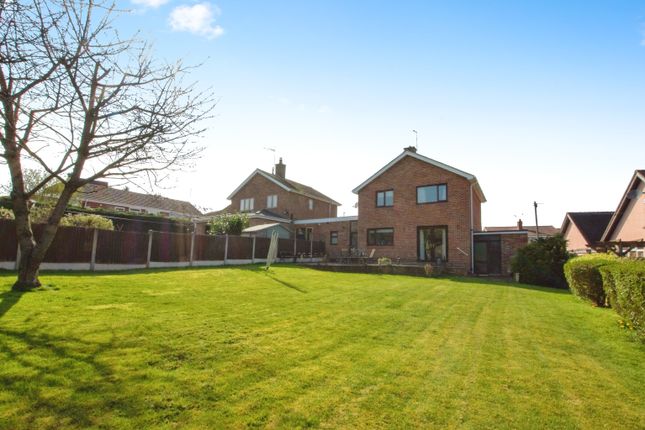 3 bedroom link detached house for sale