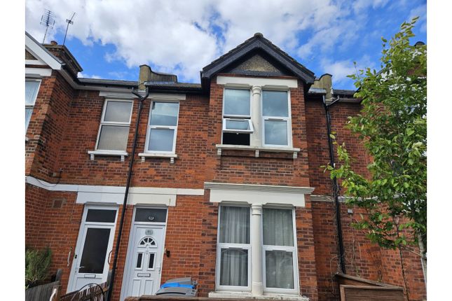 3 bedroom flat for sale