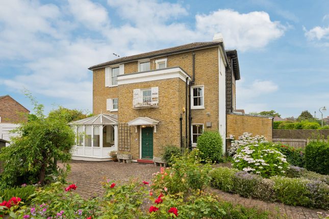 Vine Road, East Molesey, Surrey, KT8 4 bed semi