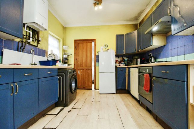 5 bedroom end of terrace house for sale
