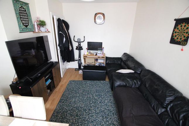 New Broadway, Uxbridge Road, Uxbridge 2 bed flat for sale