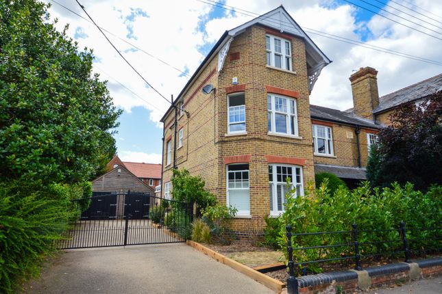 5 bedroom semi-detached house for sale