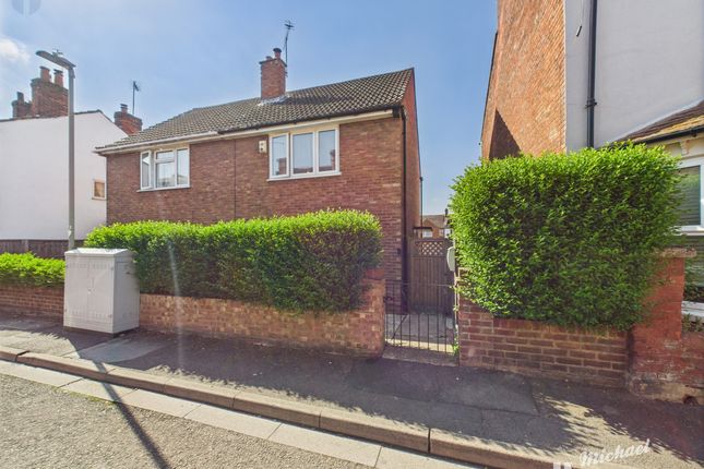 Albert Street, Aylesbury... 2 bed semi