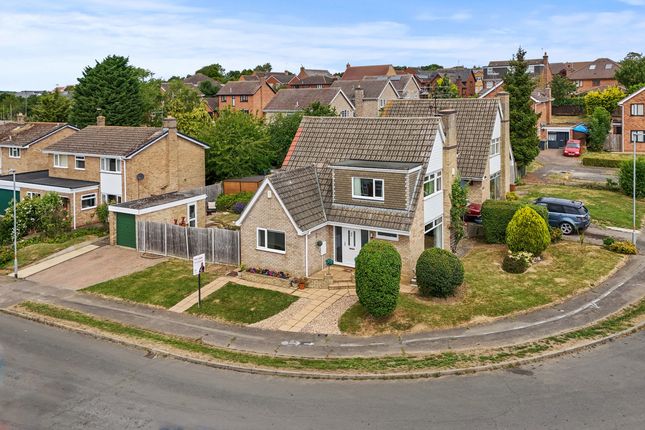 The Fairway, Wellingborough, NN9 3 bed detached house for sale