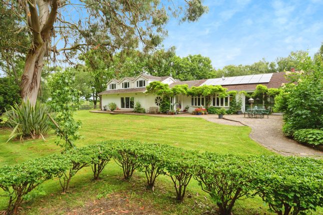 6 bedroom detached house for sale