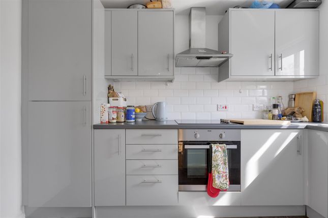Telegraph Place, London 1 bed flat for sale