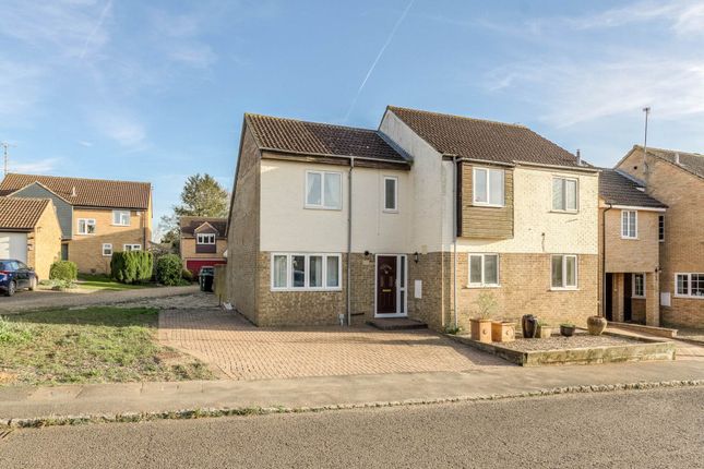 Carters Close, Newport Pagnell MK16 4 bed detached house for sale