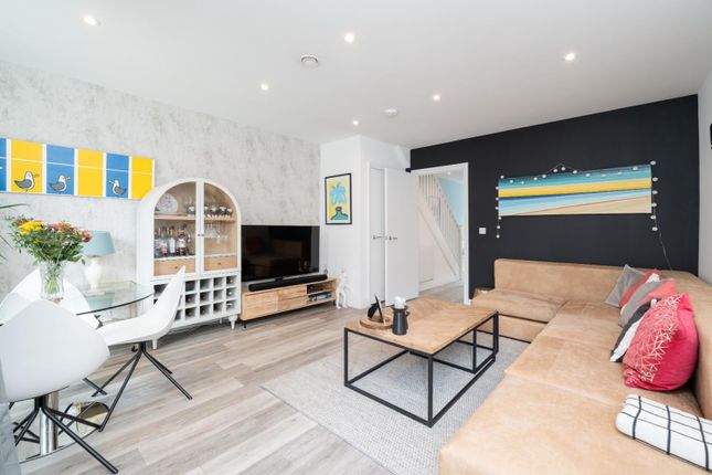 Camberwell Road, London, SE5 2 bed maisonette for sale