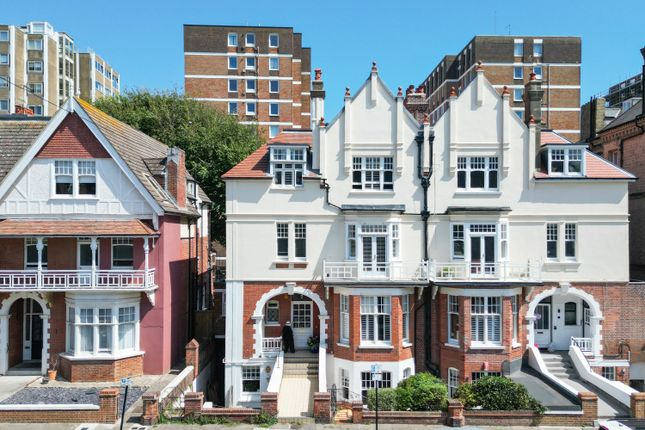 Third Avenue, Hove, BN3 2 bed flat for sale