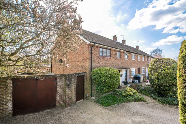 Elmbridge Lane, Woking, GU22 3 bed end of terrace house for sale