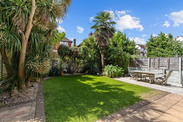 5 bedroom end of terrace house for sale
