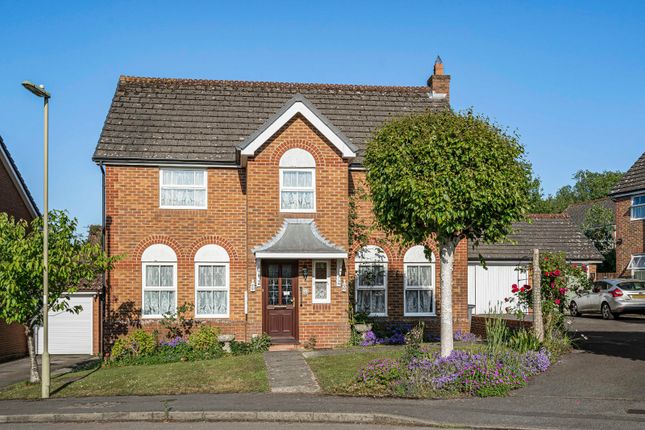 Fontwell Drive, Alton, Hampshire 4 bed detached house for sale