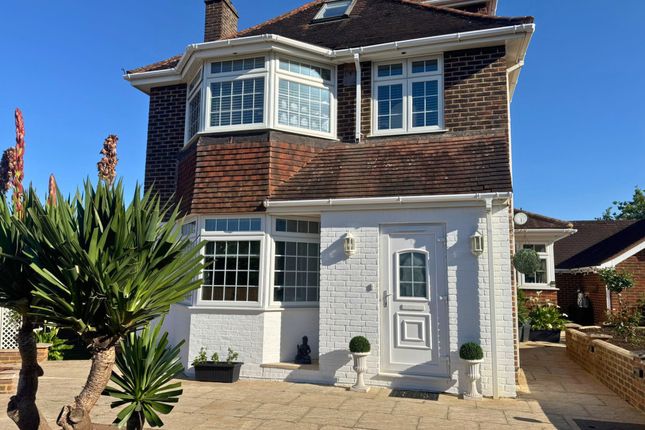 5 bed detached house