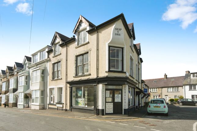 End of terrace house for sale