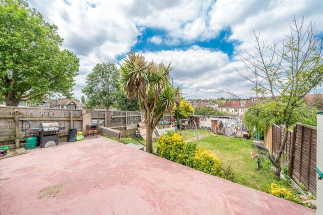 Wood Close, London, NW9 3 bed end of terrace house for sale