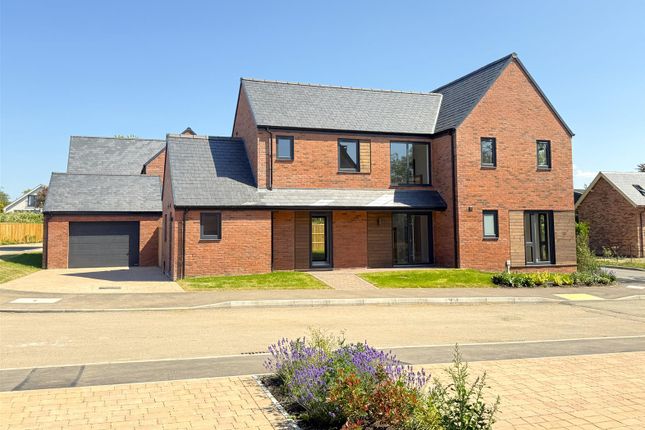 Meadows Lane, Hose 3 bed detached house for sale