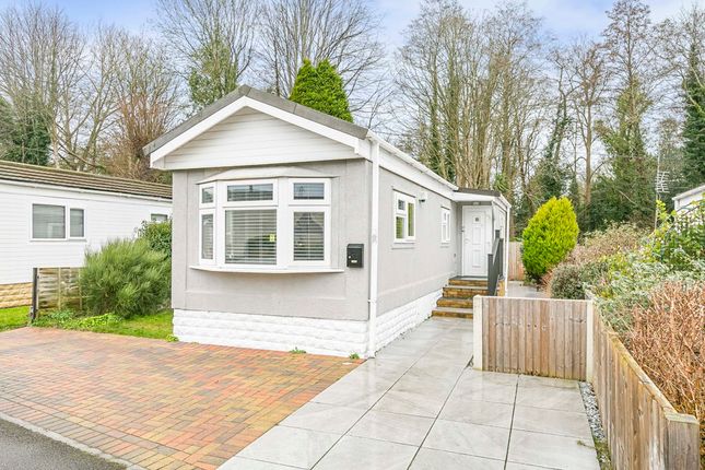 Woodlands, Addlestone KT15 2 bed park home for sale