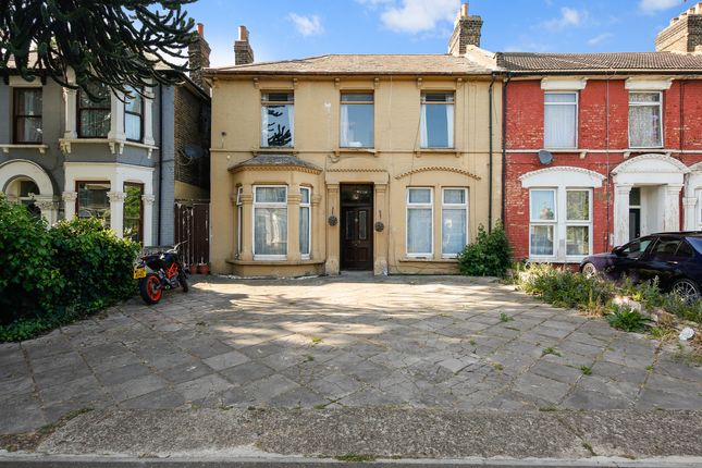 4 bedroom end of terrace house for sale