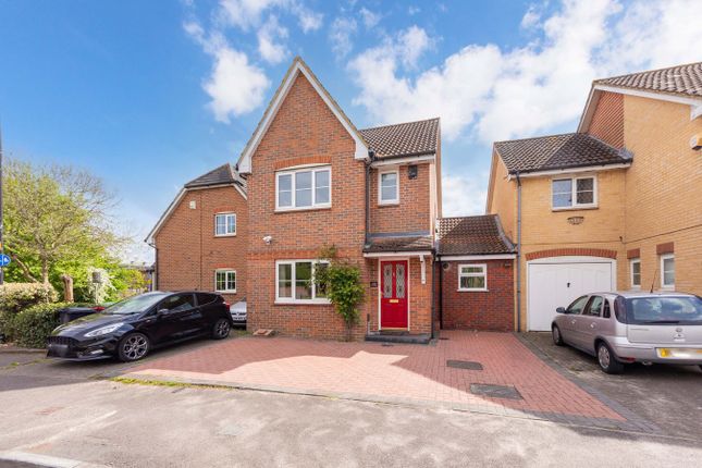 Moor Furlong, Cippenham SL1 3 bed link detached house for sale