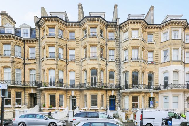 First Avenue, Hove, BN3 2 bed flat for sale