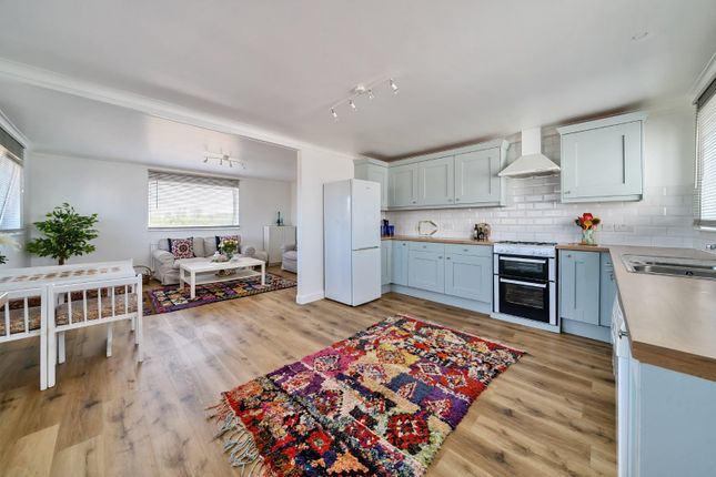Sandy Beach Estate, Hampshire PO11 4 bed detached house for sale
