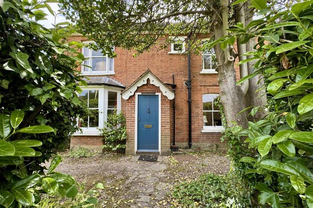 Crookham Road, Fleet GU51 4 bed detached house for sale