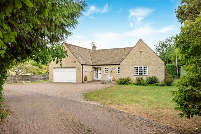 Waterloo Lane, Fairford... 2 bed bungalow for sale